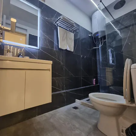 Mon Privé * Tirana